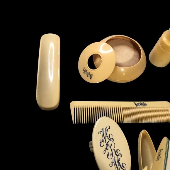 MCM Vanity Beauty Set w/Initials MRM; Bakelite? Collectible Pieces Replacement - Picture 6 of 8
